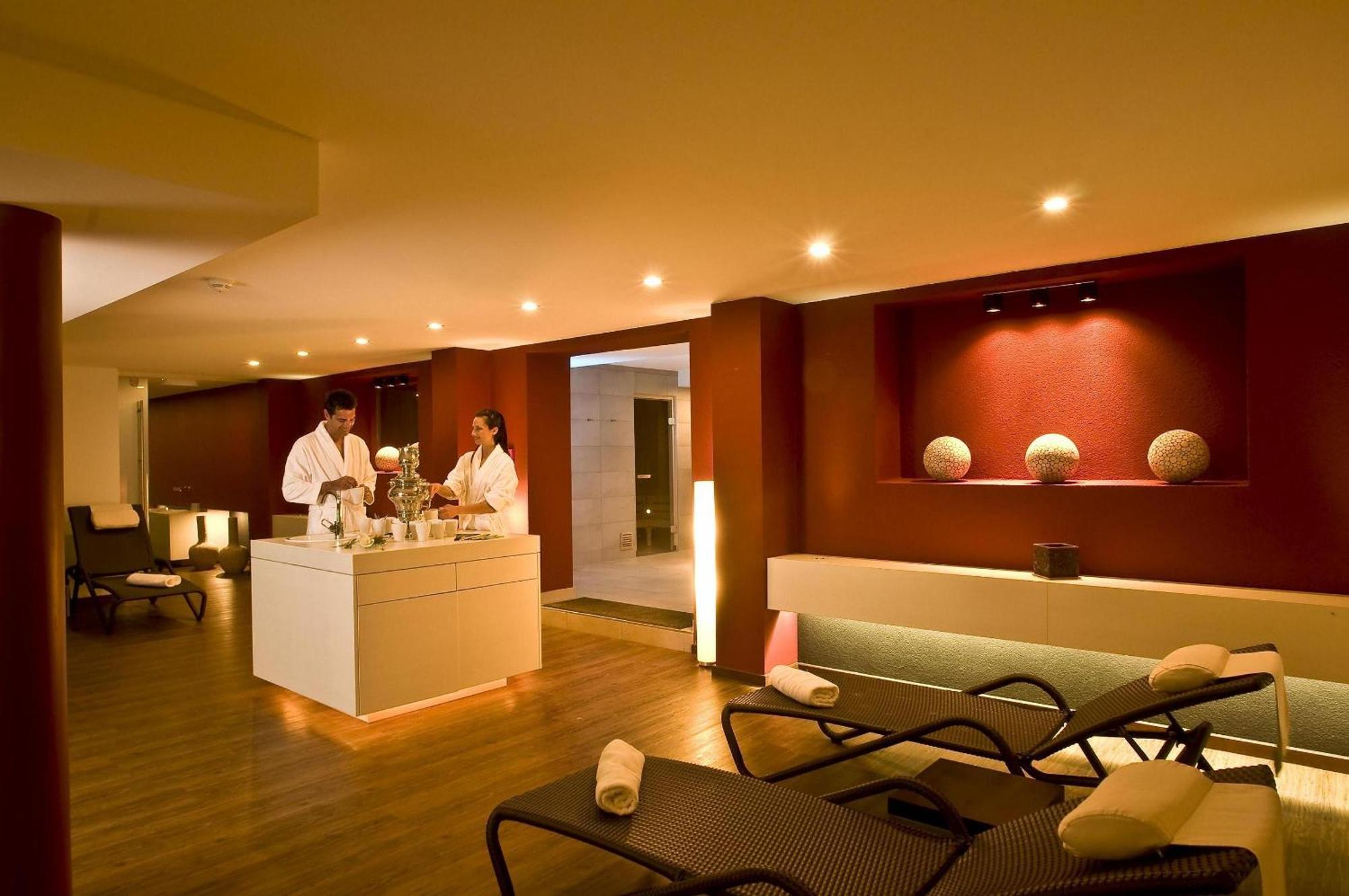 Hotel Bergwelt Langenfeld Bagian luar foto